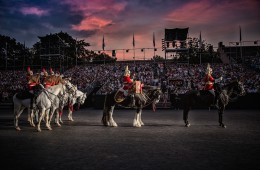 < an der Hauptprobe zum Basel Tattoo 2013 am Donnerstag, 18 Juli 2013 im Hof der Kaserne Basel. (KEYSTONE/Patrick Straub)