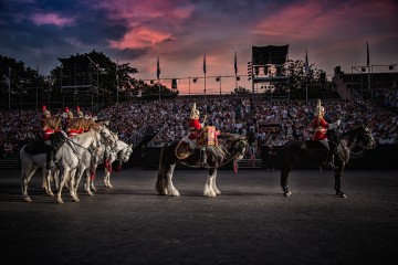 < an der Hauptprobe zum Basel Tattoo 2013 am Donnerstag, 18 Juli 2013 im Hof der Kaserne Basel. (KEYSTONE/Patrick Straub)