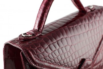 Vigo Crocodile handbag bordeuax red close_hires